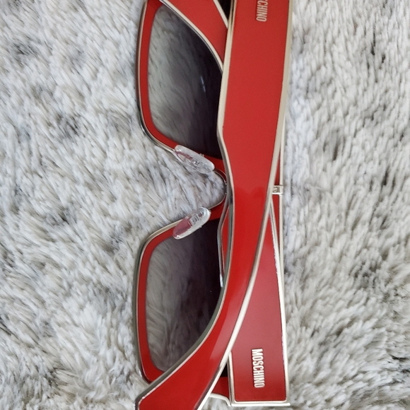 Authentic Moschino Sunnies - Picture 8 of 8